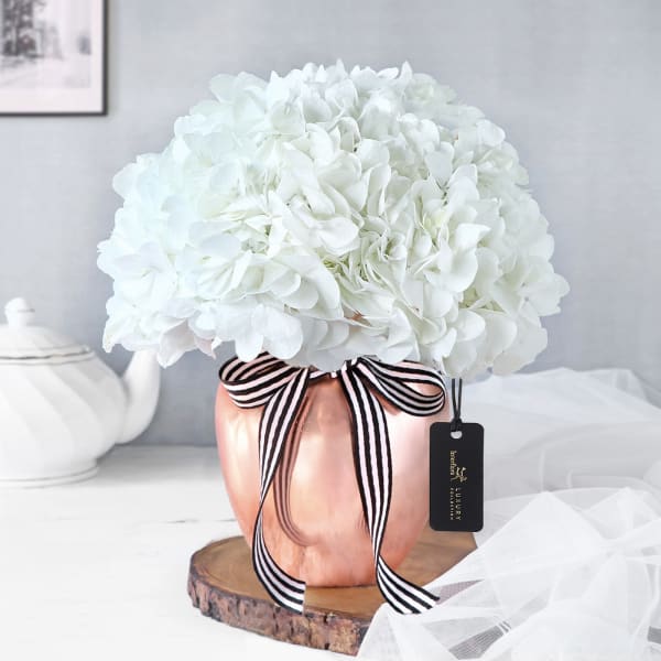 Pristine Beauty Flower Vase